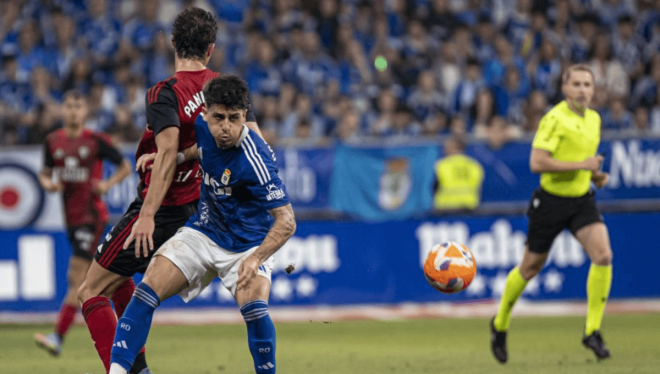 Santiago Colombatto, durante el Real Oviedo-Mirandés (Foto: LaLiga).