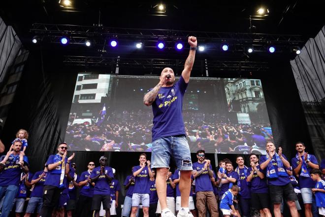 Santi Cazorla, en la celebración del Real Oviedo (FOTO: Europa Press).
