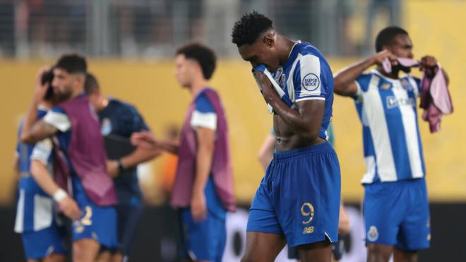 Samu Aghehowa se lamenta tras el Oporton-Al Ahly (foto: Cordon Press).