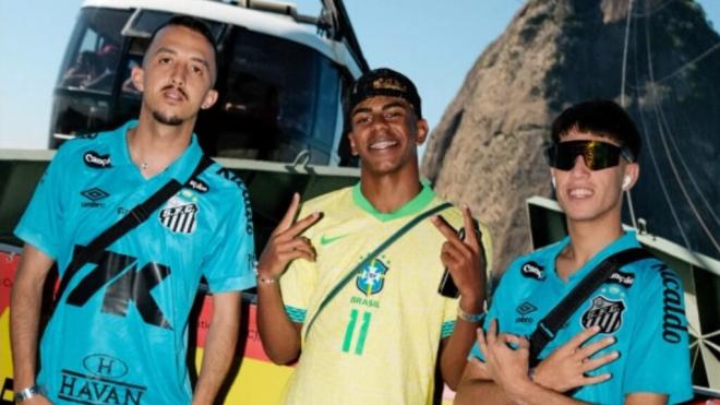 Lamine Yamal, con la camiseta de Raphinha de la 'canarinha'. (Instagram Lamine Yamal).