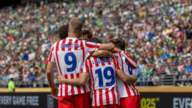 Varios jugadores del Atlético celebran un gol (Foto: Cordon Press)