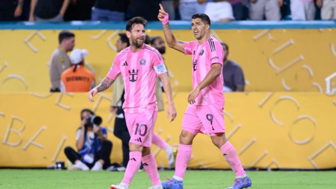 Luis Suárez y Leo Messi celebrando un gol en el Mundial de Clubes (Europa Press)