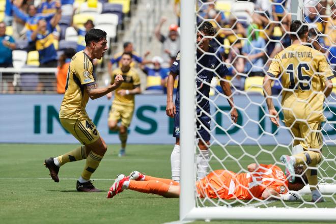 Lautaro Di Lollo celebra el gol ante Auckland (Foto: EFE)
