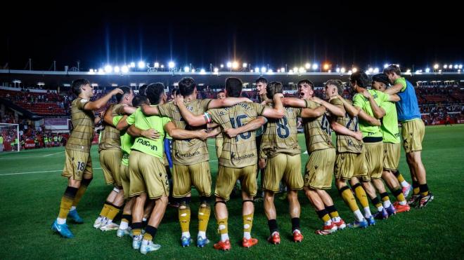 Los jugadores del Sanse tras la victoria en Tarragona (Foto: Real Sociedad).