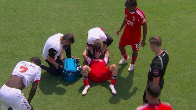 Prestianni, atendido por el calor en el Benfica-Bayern de Múnich (Telecinco)