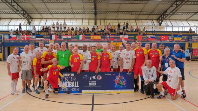 Dos de los equipos participantes en el Europeo de Balonmano Máster.