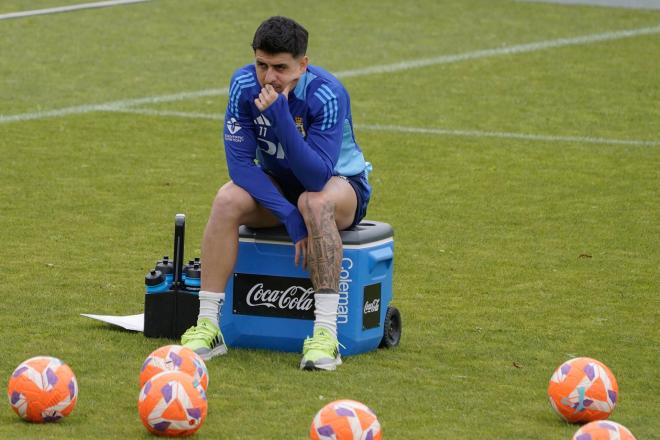 Santiago Colombatto, en un entrenamiento del Real Oviedo (FOTO: EFE).