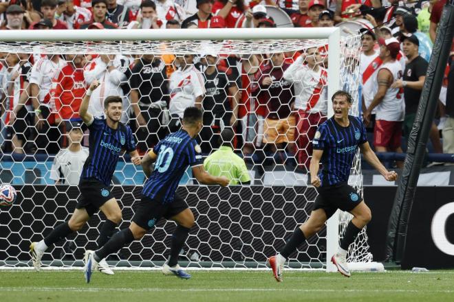 Esposito celebra el primer gol del Inter a River Plate (Foto: EFE).