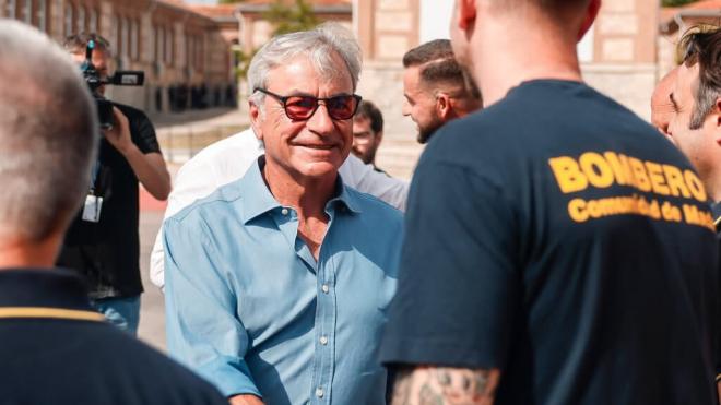 Carlos Sainz, en un evento con los bomberos de la Comunidad de Madrid (Foto: @carlossainzoficial).