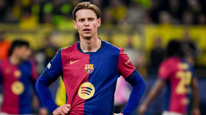 Frenkie De Jong en un partido de Champions con el Barça (Cordon Press)