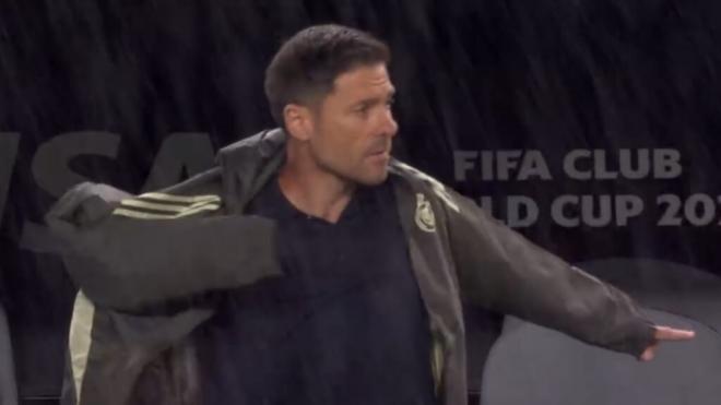 Xabi Alonso ha conseguido ilusionar a aficionados como DjMariiO (captura DAZN).