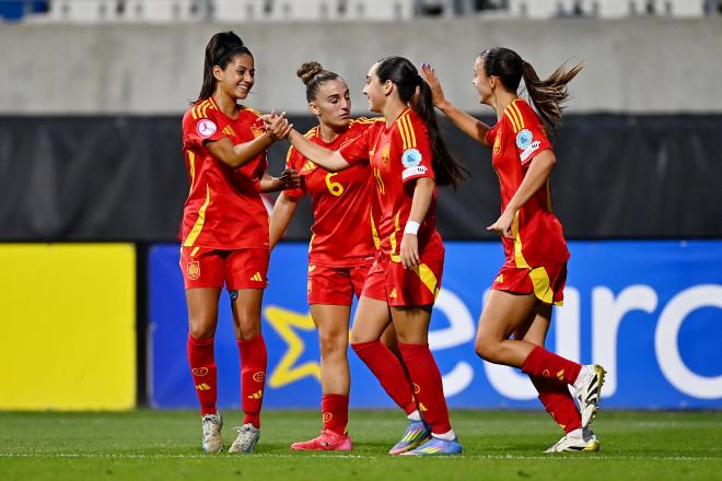 Las jugadoras de España sub 19 celebran un gol ante Francia (Foto: UEFA).