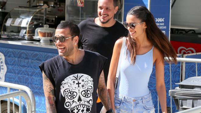 Joana Sanz y Dani Alves en una imagen de archivo (Cordon Press)