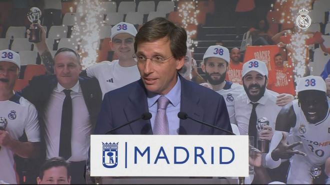 José Luis Martínez-Almeida en la celebración de la 38ª Liga Endesa del Real Madrid