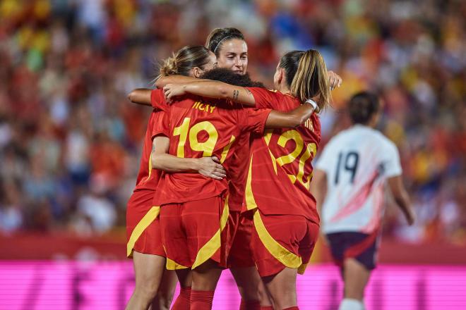 Las jugadoras de España celebran un gol ante Japón (Foto: SeFútbol).