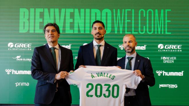 Ángel Haro, Manu Fajardo y Álvaro Valles, en la presentación del meta (Foto: RBB).