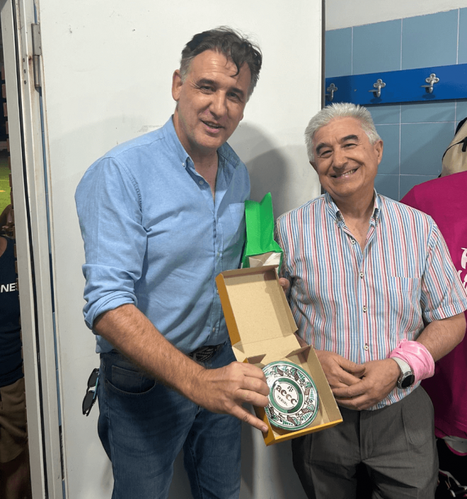 El alcalde de Utrillas con el presidente de la AECC de Teruel