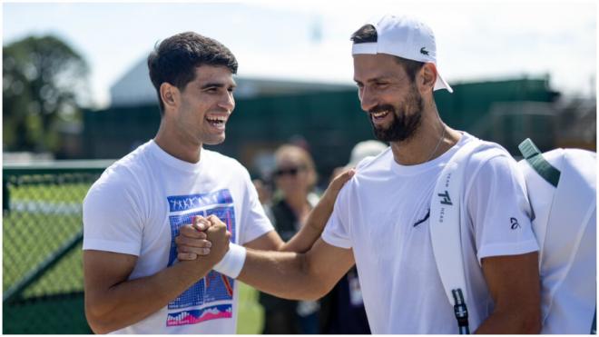 Carlos Alcaraz y Novak Djokovic en Wimbledon. (Foto: @Wimbledon)