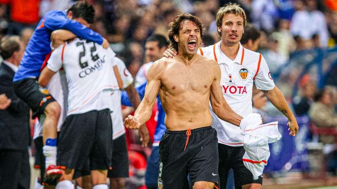 Morientes celebra la Copa del Rey con el Valencia (Foto: Valencia CF)