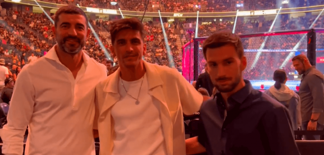 Albiol, Baena y Gerard Moreno, viendo a Topuria (Foto: ElDesmarque)