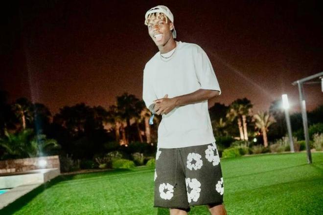 El jugador del Athletic Club Nico Williams relajado en sus vacaciones (Foto: Instagram).