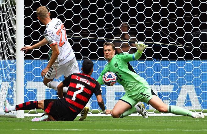 Paradón de Neuer en el Flamengo-Bayern (Foto: Cordon Press).