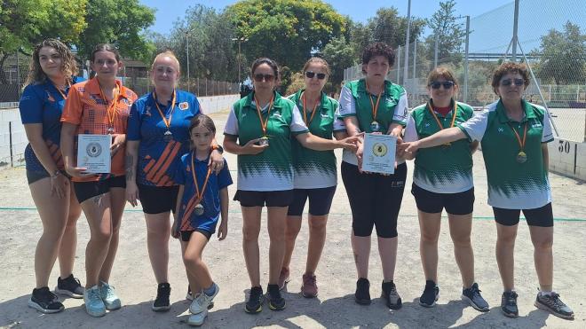 La Selección femenina posa tras conquistar el triunfo en Bolo andaluz.
