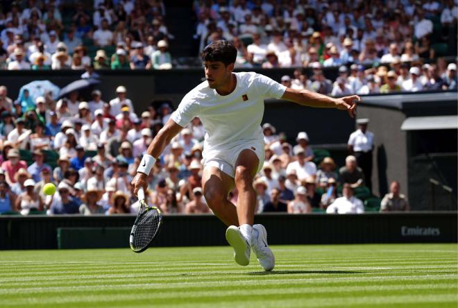 Alcaraz, en Wimbledon (Foto: Cordon Press)