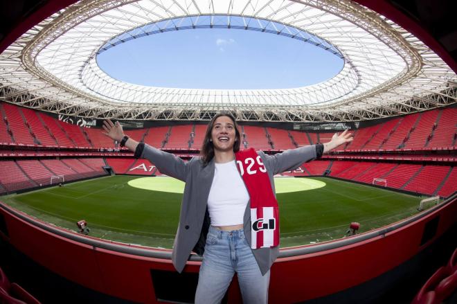 La delantera Ane Campos disfruta en San Mamés de su fichaje (Foto: Athletic Club).