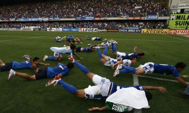 Jugadores del Xerez CD celebran el ascenso a Primera en 2009 (Foto: XCD).