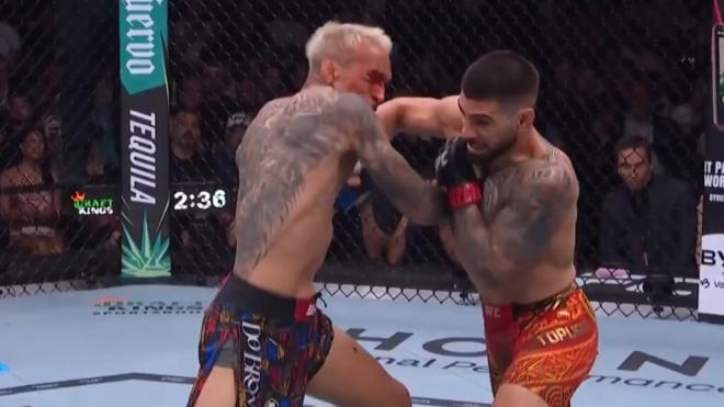 KO de Ilia Topuria a Charles Oliveira (Foto: Eurosport)