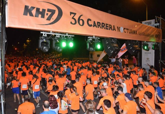 La Nocturna del Guadalquivir se ha convertido ya en un referente del deporte popular en Sevilla.