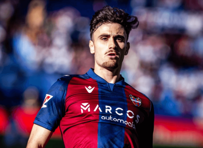 Álex Forés acaba contrato en el Levante