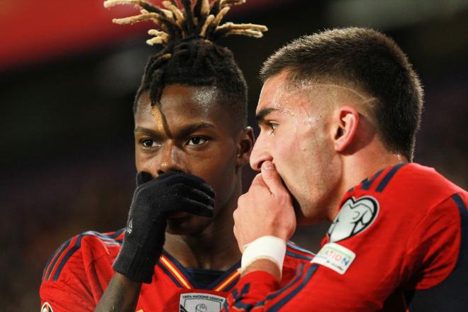 Ferran Torres junto a Nico Williams (Europa Press)
