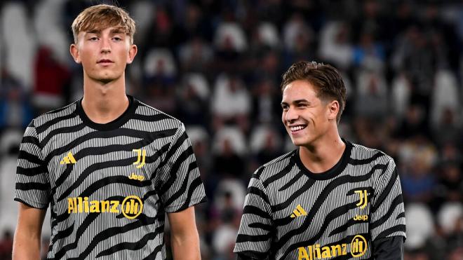 Kenan Yıldız junto a Dean Huijsen en la Juventus (Cordon Press)
