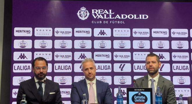 Víctor Orta, Isaac Benzaquen y Gabriel Solares, durante la comparecencia.