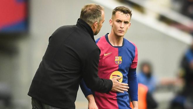 Hansi Flick y Marc Casadó, en un partido del Barça (Cordon Press)