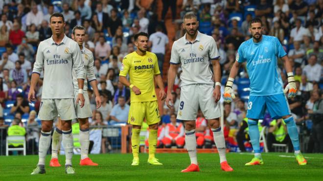 Kiko Casilla, junto a Cristiano Ronaldo y Karim Benzema en el Real Madrid (foto: Cordon Press).