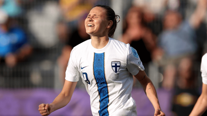 Kosola celebra el gol de Finlandia a Islandia (Foto: UEFA).