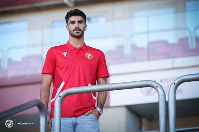 Ricardo Visus, con su nueva camiseta.