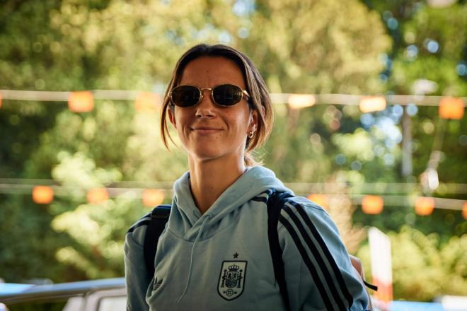 Aitana Bonmatí, a su llegada a Berna para la Euro Femenina 2025 (Foto: @SeFutbolFem).