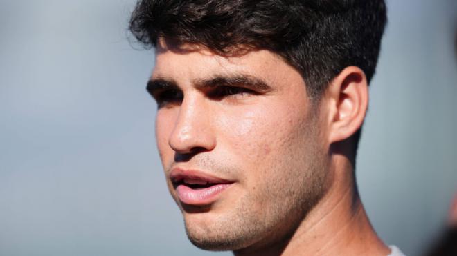 Carlos Alcaraz atendiendo a los medios en Wimbledon (Cordon Press)