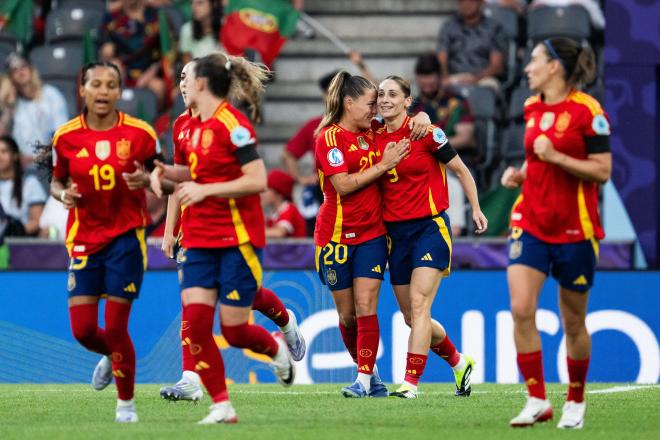 Esther González celebra su gol en el España-Portugal de la Euro (Foto: Cordon Press).