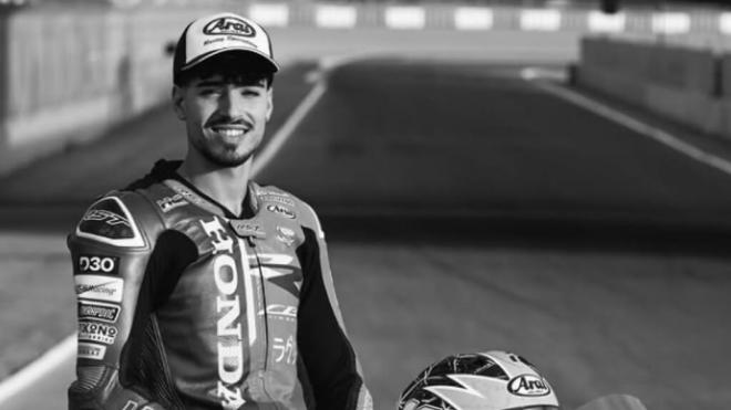 Borja Gómez, posando con su equipo (Foto: @teamlaglisse).