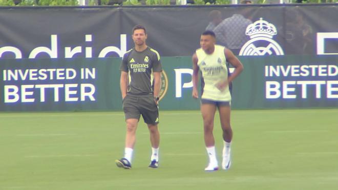 Xabi Alonso y Kylian Mbappé, en el entrenamiento del Real Madrid (ElDesmarque)