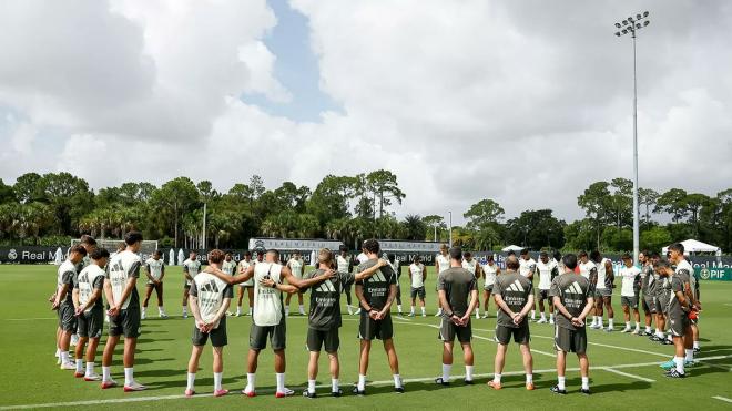 El minuto de silencio en el entrenamiento del Real Madrid (Fuente: Real Madrid)