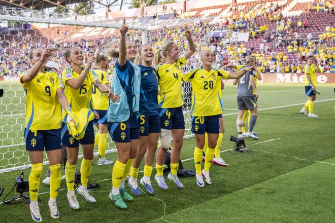 Las jugadoras de Suecia celebran la victoria ante Dinamarca (Foto: EFE).