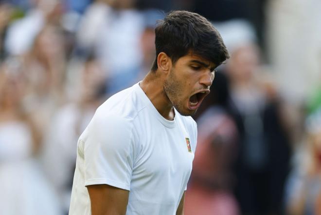 Carlos Alcaraz, en Wimbledon (Foto: EFE).