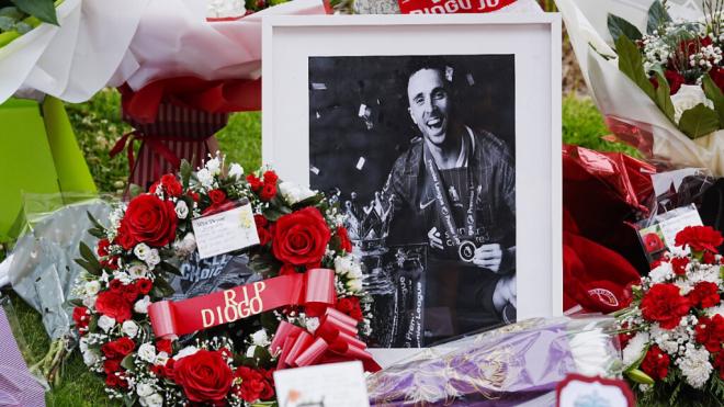 Uno de los homenajes a Diogo Jota en Anfield (Cordon Press)