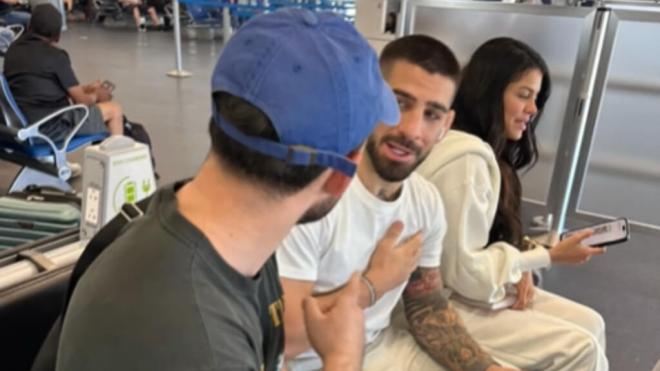 Ilia Topuria, con un aficionado (Foto: TikTok)